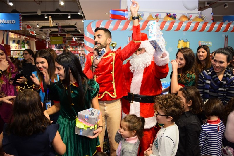 Biggest Christmas Reveal event at Toy Store-ABC Verdun